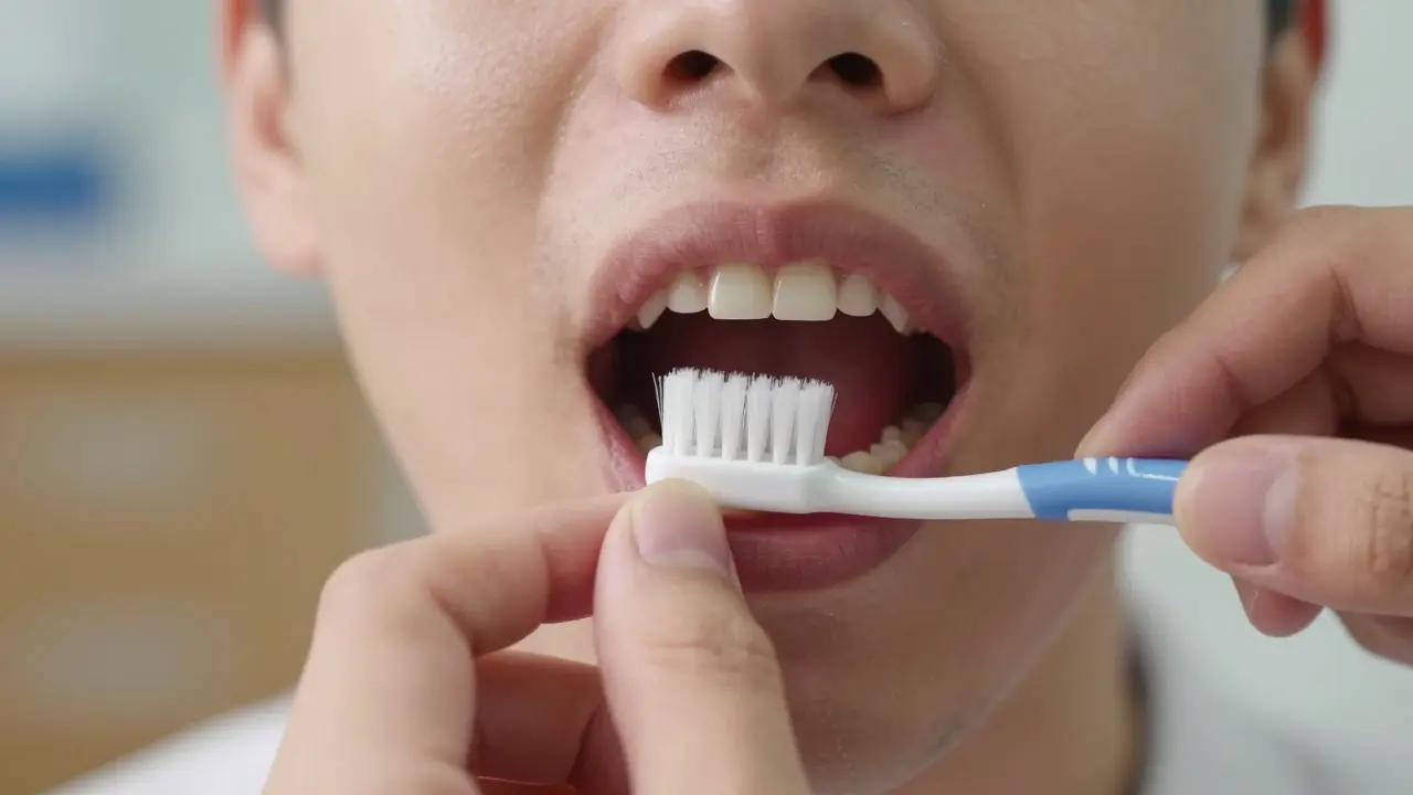 Jak používat mezizubní kartáčky s pevnou hlavou správně